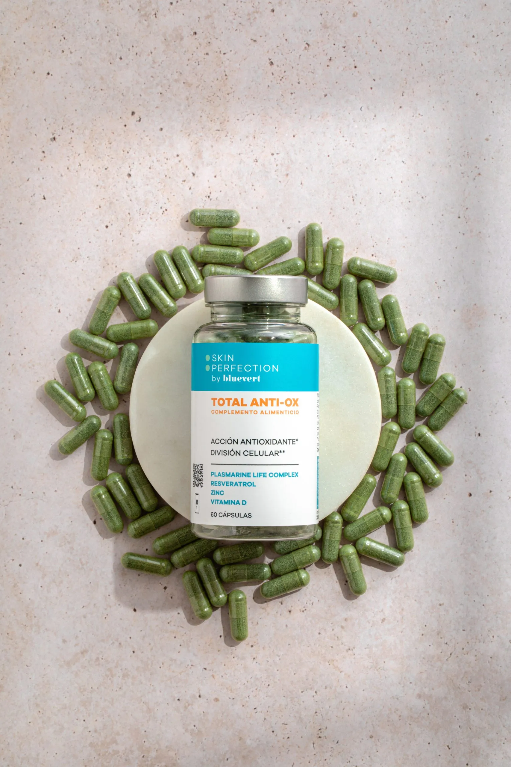 total-antiox-complemento-skin-perfection-bodegon2-scaled SKIN PERFECTION TOTAL ANTI-OX 60CPS - Imagen 2